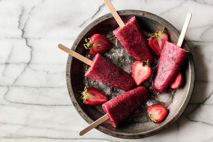 strawberry-popsicles-700x467