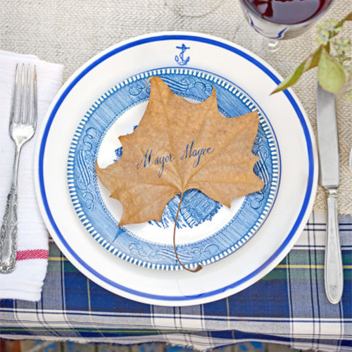 Grab a pen and turn a perfect fall leaf into the perfect fall table place card.