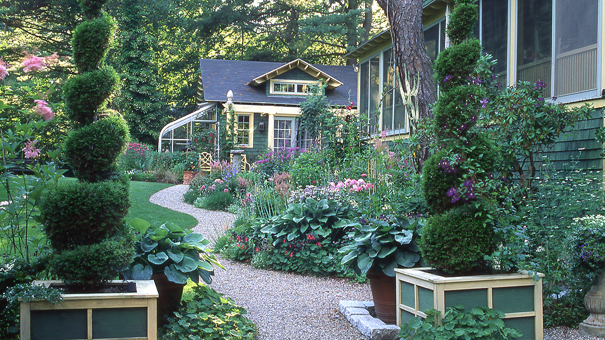 5 Tips For Designing A Cottage Garden Grow Beautifully